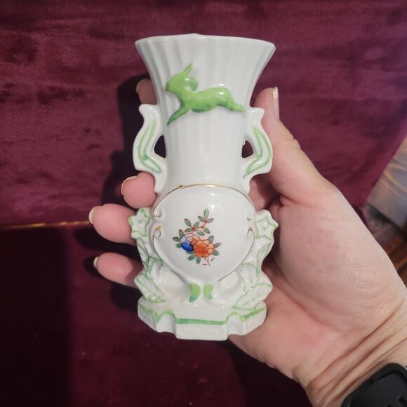 Vtg Japanese victorian style mini bud vase green bunny rabbit flowers porcelain - Picture 9 of 10
